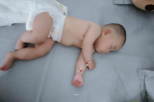 邵阳县孕妇肚子一跳一跳